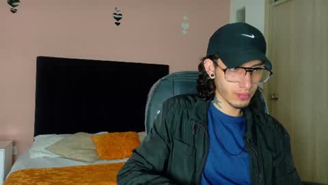 vergil_noir online show from July 12, 4:25 am