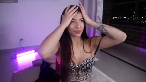 vero_cam online show from March 11, 5:05 am