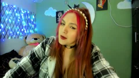 Snapshot of vero_jhonson chatting on April 1, 2:45 am karolina online show from April 1, 2:45 am