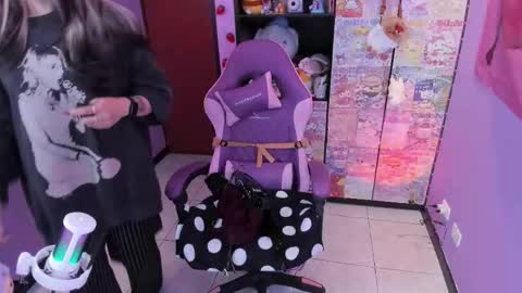 Snapshot of vero_osb chatting on November 21, 12:10 am online show from November 21, 12:10 am