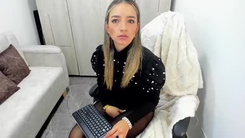 Catalina online show from October 20, 12:05 pm