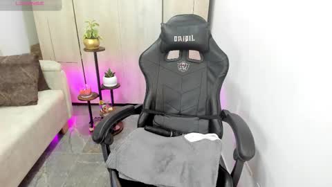 Catalina online show from January 17, 12:37 am