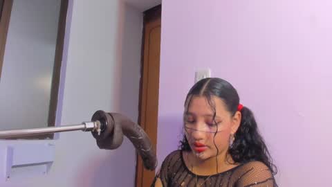 Veronica  online show from June 7, 8:01 pm
