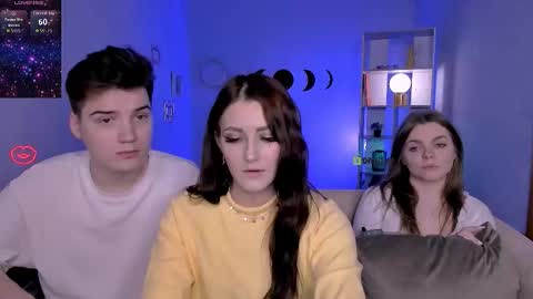 Snapshot of veronica_bubble chatting on November 11, 12:54 am Ronni online show from November 11, 12:54 am