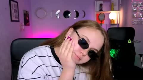 Snapshot of veronica_bubble chatting on June 11, 3:04 am Ronni online show from June 11, 3:04 am