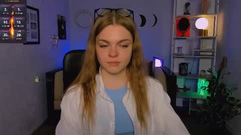 Snapshot of veronica_bubble chatting on June 19, 7:17 pm Ronni online show from June 19, 7:17 pm