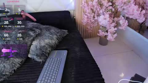veronica_hill_ online show from April 28, 3:11 am