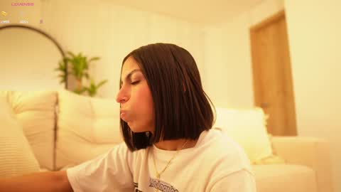 Snapshot of veronica_mendez1 chatting on December 14, 11:18 am Veronica online show from December 14, 11:18 am