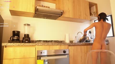 Snapshot of veronica_mendez1 chatting on December 24, 10:06 pm Veronica online show from December 24, 10:06 pm