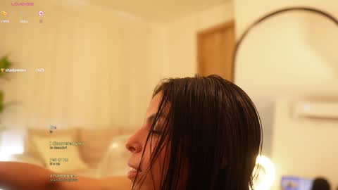 Snapshot of veronica_mendez1 chatting on January 4, 5:37 pm Veronica online show from January 4, 5:37 pm