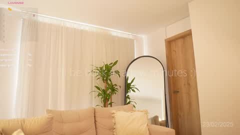 Snapshot of veronica_mendez1 chatting on February 23, 2:04 pm Veronica online show from February 23, 2:04 pm