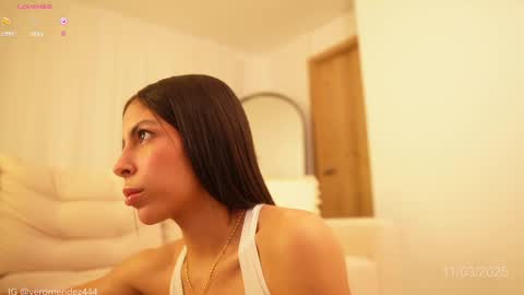 Snapshot of veronica_mendez1 chatting on March 11, 11:33 am Veronica online show from March 11, 11:33 am