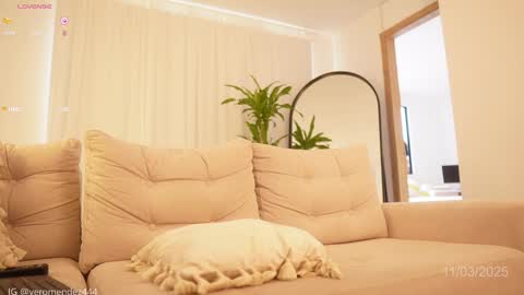 Snapshot of veronica_mendez1 chatting on March 11, 2:40 pm Veronica online show from March 11, 2:40 pm