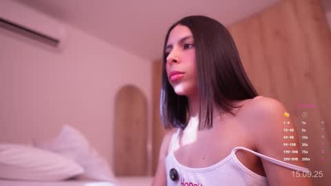 Snapshot of veronica_mendez1 chatting on September 15, 12:49 pm Veronica online show from September 15, 12:49 pm