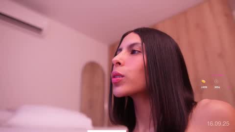 Snapshot of veronica_mendez1 chatting on September 16, 12:28 pm Veronica online show from September 16, 12:28 pm