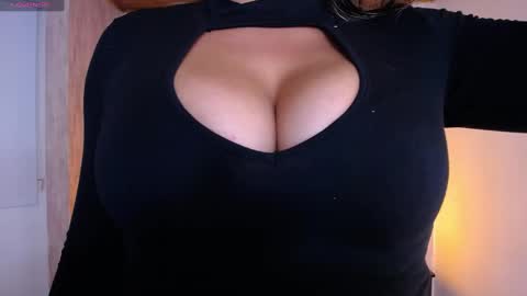 Snapshot of veronica_saenzz1 chatting on September 30, 8:36 pm Vero online show from September 30, 8:36 pm