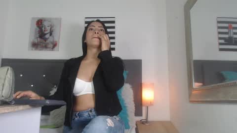 Snapshot of veronica_santanaa chatting on May 4, 6:15 pm Veronica online show from May 4, 6:15 pm
