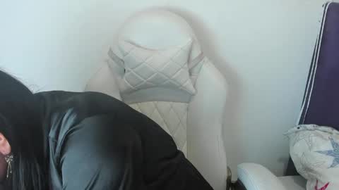 veronicaa_squirt online show from April 23, 4:03 am