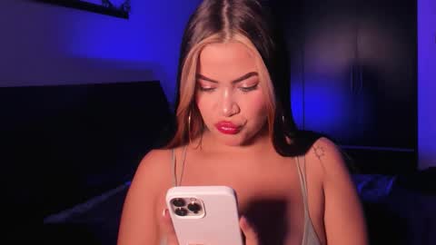 Snapshot of veronicabrown_xxx chatting on April 2, 5:16 am Vero online show from April 2, 5:16 am