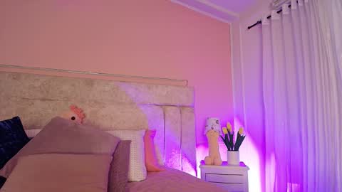 Snapshot of veronicamartin_ chatting on March 12, 6:11 pm Vero online show from March 12, 6:11 pm