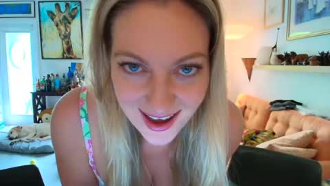 Veronica Weston online show from August 6, 4:09 pm