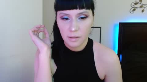 Snapshot of veronika_blak chatting on December 2, 5:46 am Miss Veronika Blak online show from December 2, 5:46 am