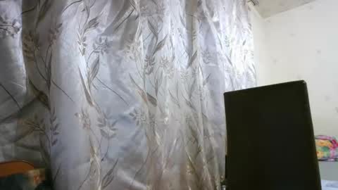 Snapshot of veronika_xi chatting on November 10, 7:18 am veronika_xi online show from November 10, 7:18 am