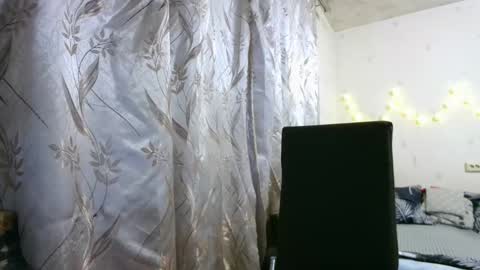 Snapshot of veronika_xi chatting on November 24, 7:19 am veronika_xi online show from November 24, 7:19 am