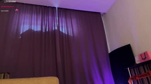 Snapshot of veronikaav chatting on December 1, 4:28 am VeronikaAV online show from December 1, 4:28 am