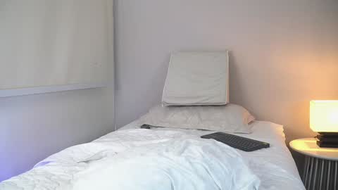 Snapshot of veroniqe_lounge chatting on January 9, 1:29 am V A L help me reach 100likes online show from January 9, 1:29 am