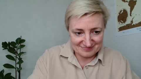 Snapshot of verony_ chatting on March 10, 9:43 am verony_ online show from March 10, 9:43 am