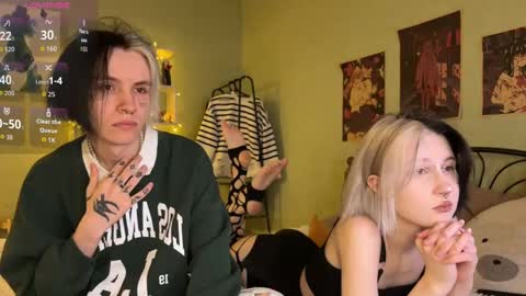 Snapshot of veryraretwins chatting on October 3, 11:13 pm veryraretwins online show from October 3, 11:13 pm