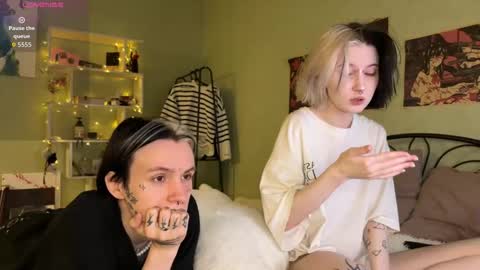 Snapshot of veryraretwins chatting on October 5, 10:40 pm veryraretwins online show from October 5, 10:40 pm