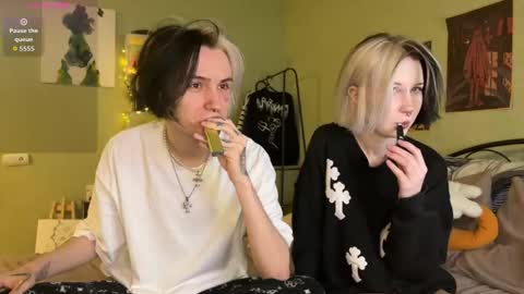 Snapshot of veryraretwins chatting on November 13, 11:47 pm veryraretwins online show from November 13, 11:47 pm