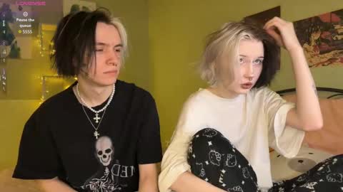 Snapshot of veryraretwins chatting on December 1, 12:48 am veryraretwins online show from December 1, 12:48 am