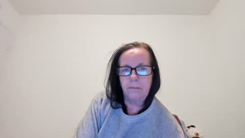 verysassypeachgoddess online show from January 14, 4:18 am