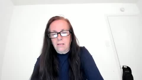 Snapshot of verysassypeachgoddess chatting on May 17, 12:45 pm verysassypeachgoddess online show from May 17, 12:45 pm