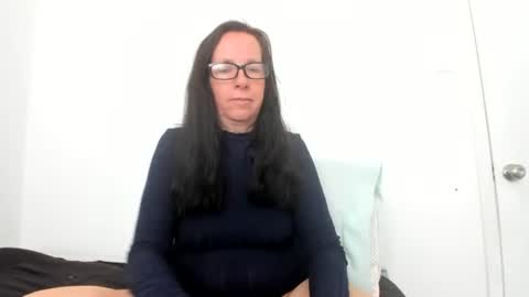 Snapshot of verysassypeachgoddess chatting on June 3, 2:33 pm verysassypeachgoddess online show from June 3, 2:33 pm