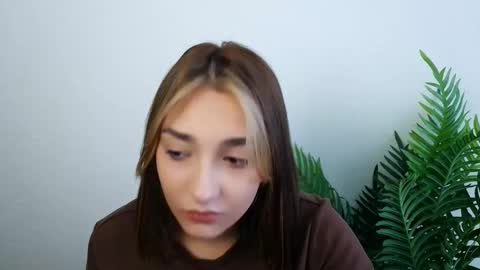 Snapshot of veryveryshygirl chatting on October 25, 7:49 am Ana online show from October 25, 7:49 am