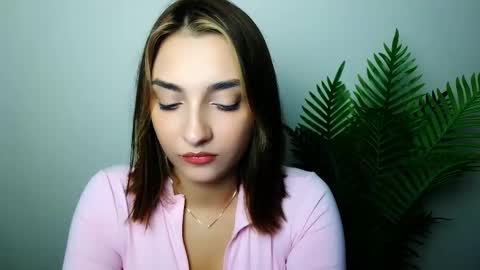 Snapshot of veryveryshygirl chatting on November 10, 5:23 pm Ana online show from November 10, 5:23 pm