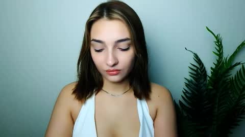 Snapshot of veryveryshygirl chatting on November 29, 8:23 pm Ana online show from November 29, 8:23 pm