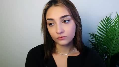 Snapshot of veryveryshygirl chatting on December 4, 10:13 am Ana online show from December 4, 10:13 am