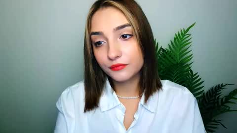 Snapshot of veryveryshygirl chatting on December 5, 7:32 pm Ana online show from December 5, 7:32 pm