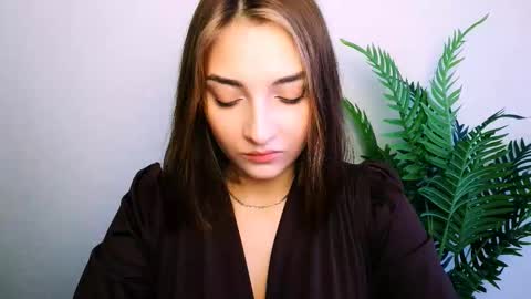 Snapshot of veryveryshygirl chatting on December 14, 11:15 am Ana online show from December 14, 11:15 am