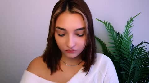 Snapshot of veryveryshygirl chatting on December 15, 10:19 am Ana online show from December 15, 10:19 am