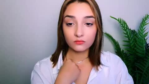 Snapshot of veryveryshygirl chatting on December 17, 1:06 pm Ana online show from December 17, 1:06 pm