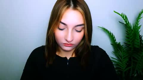 Snapshot of veryveryshygirl chatting on December 19, 3:19 pm Ana online show from December 19, 3:19 pm