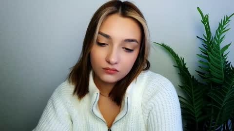 Snapshot of veryveryshygirl chatting on January 6, 9:35 am Ana online show from January 6, 9:35 am