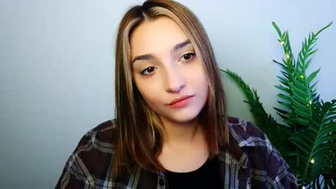 Snapshot of veryveryshygirl chatting on January 8, 10:17 am Ana online show from January 8, 10:17 am