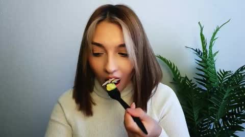 Snapshot of veryveryshygirl chatting on January 15, 9:47 am Ana online show from January 15, 9:47 am